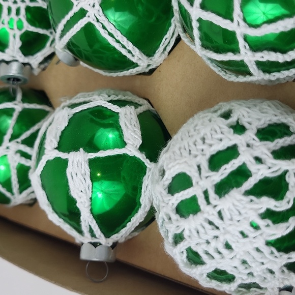 Set Of 12 Vintage Green Glass Crochet Ball Christmas Ornaments - Picture 4 of 11